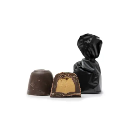 Bombones de chocolate negro rellenos de turrón de jijona