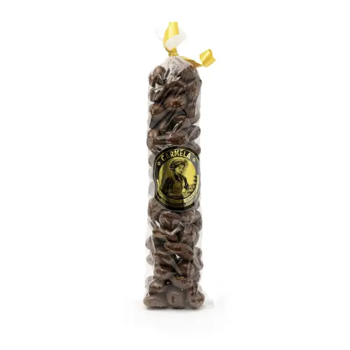 Almendra bañada en chocolate con leche